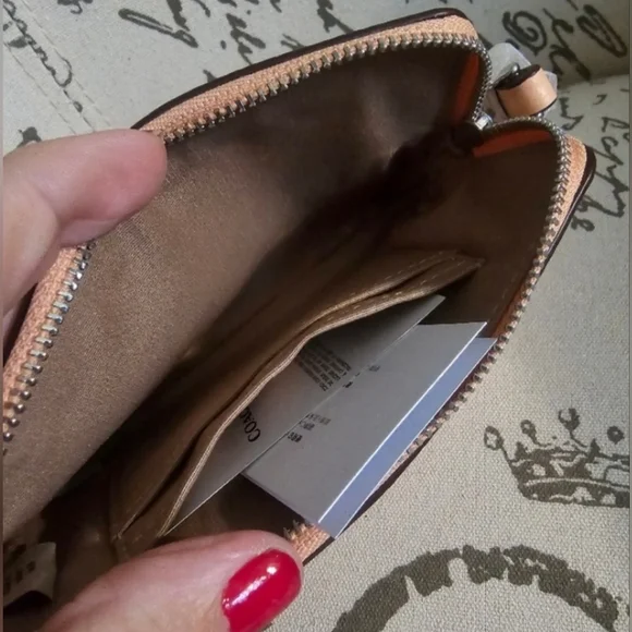 Coach Leather Wristlet. NWT. $88 retail. - Picture 4 of 6